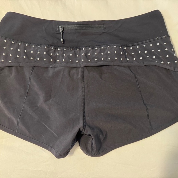 Lululemon polkadot Speed Up Low-Rise short 2.5” - Picture 2 of 5